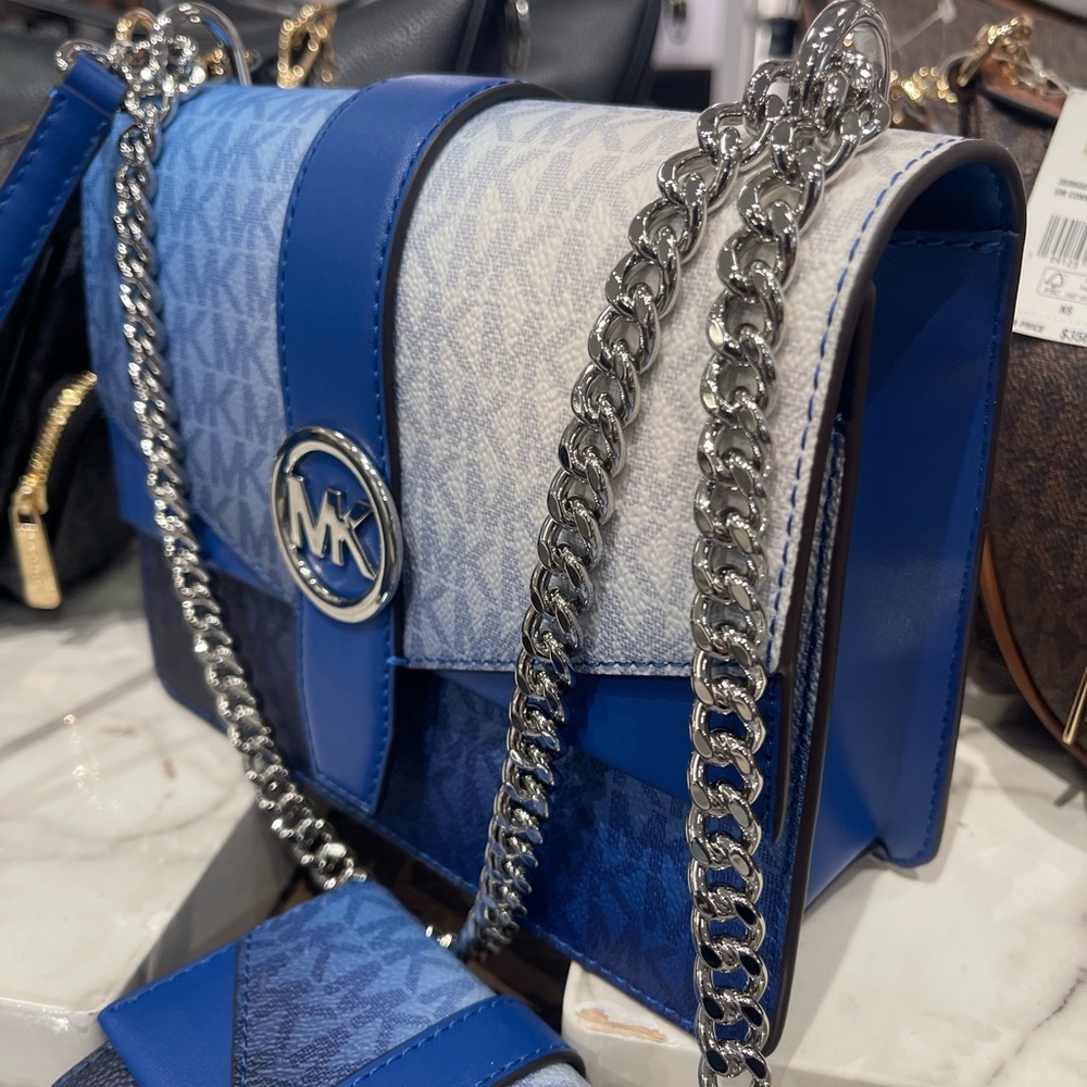 Michael Kors Greenwich Sm Ombré Color-Block Signature Logo Flap Crossbody
Galaxy